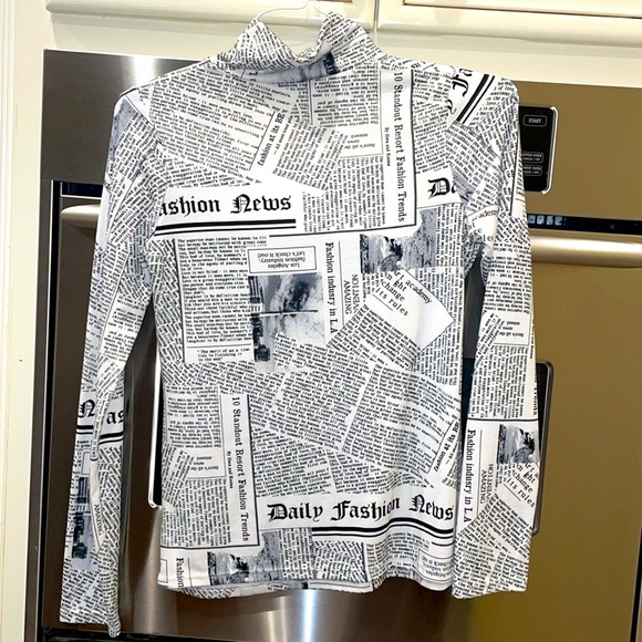 “Read all about it”- Fashion Mock turtle neck, very soft size M - Picture 2 of 2